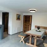 Zidanica Sredi Dolenjskih Gricev - V Gaj Casa de Férias