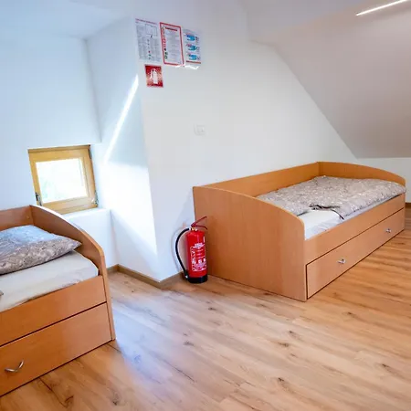 Zidanica Sredi Dolenjskih Gricev - V Gaj * Trebnje