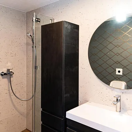 Zidanica Sredi Dolenjskih Gricev - V Gaj Holiday home *