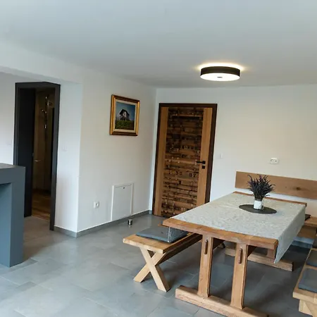 Zidanica Sredi Dolenjskih Gricev - V Gaj Holiday home