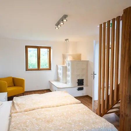 Zidanica Sredi Dolenjskih Gricev - V Gaj Holiday home *