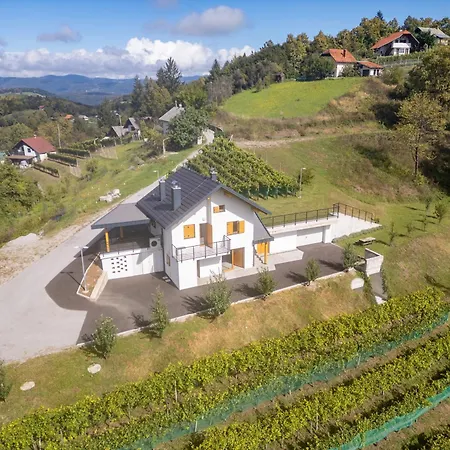 Zidanica Sredi Dolenjskih Gricev - V Gaj Holiday home