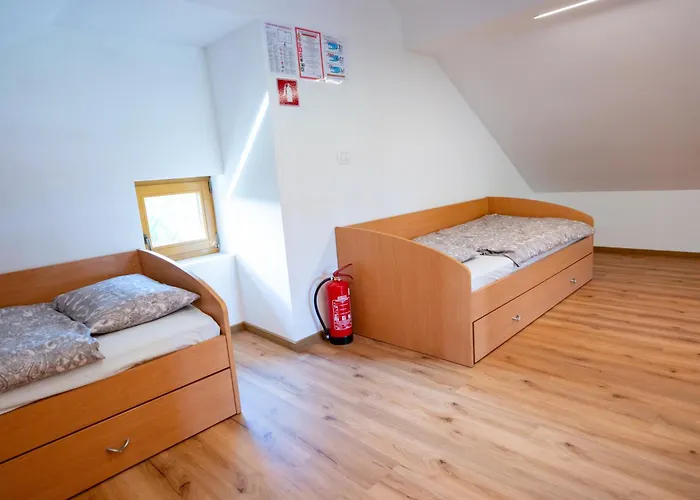 Zidanica Sredi Dolenjskih Gricev - V Gaj * Trebnje