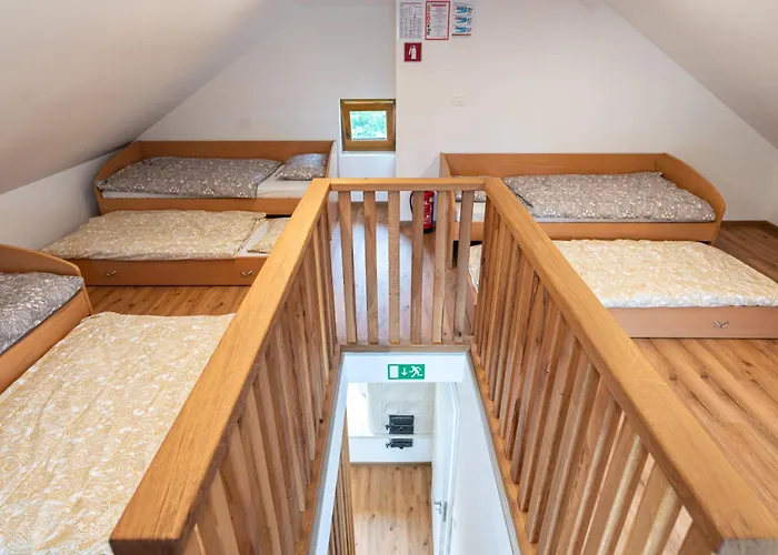 Zidanica Sredi Dolenjskih Gricev - V Gaj *