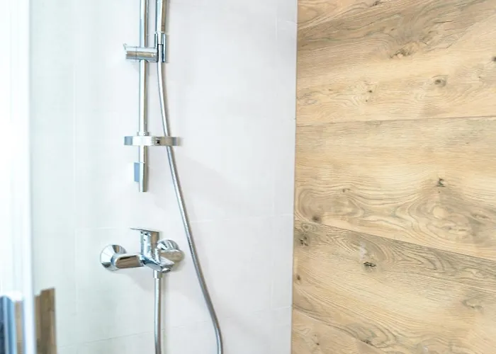 Zidanica Sredi Dolenjskih Gricev - V Gaj *