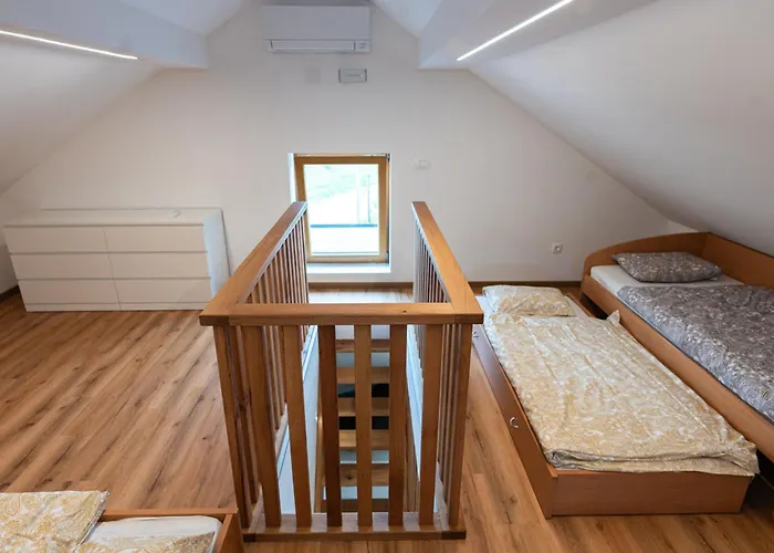 Zidanica Sredi Dolenjskih Gricev - V Gaj * Trebnje