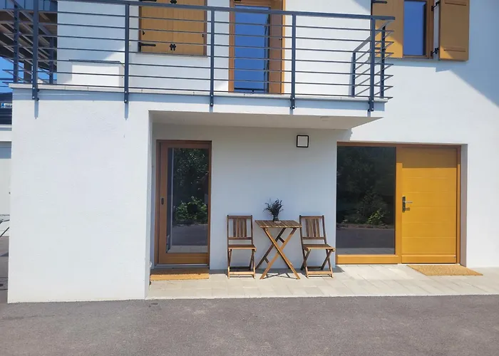 Zidanica Sredi Dolenjskih Gricev - V Gaj