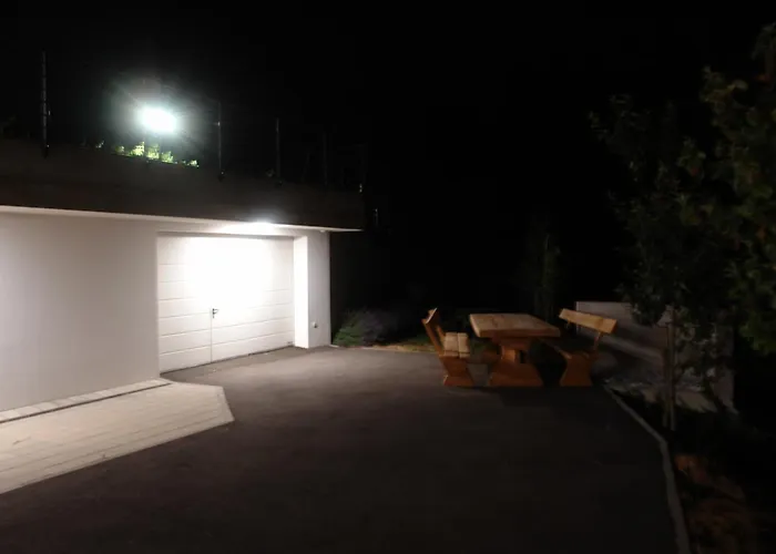 Zidanica Sredi Dolenjskih Gricev - V Gaj * Trebnje